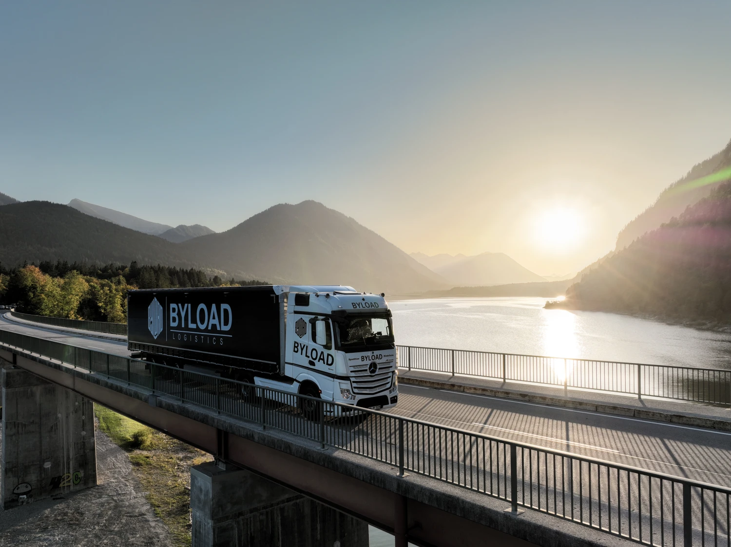 Byload Logistics, Lkw auf der Brücke