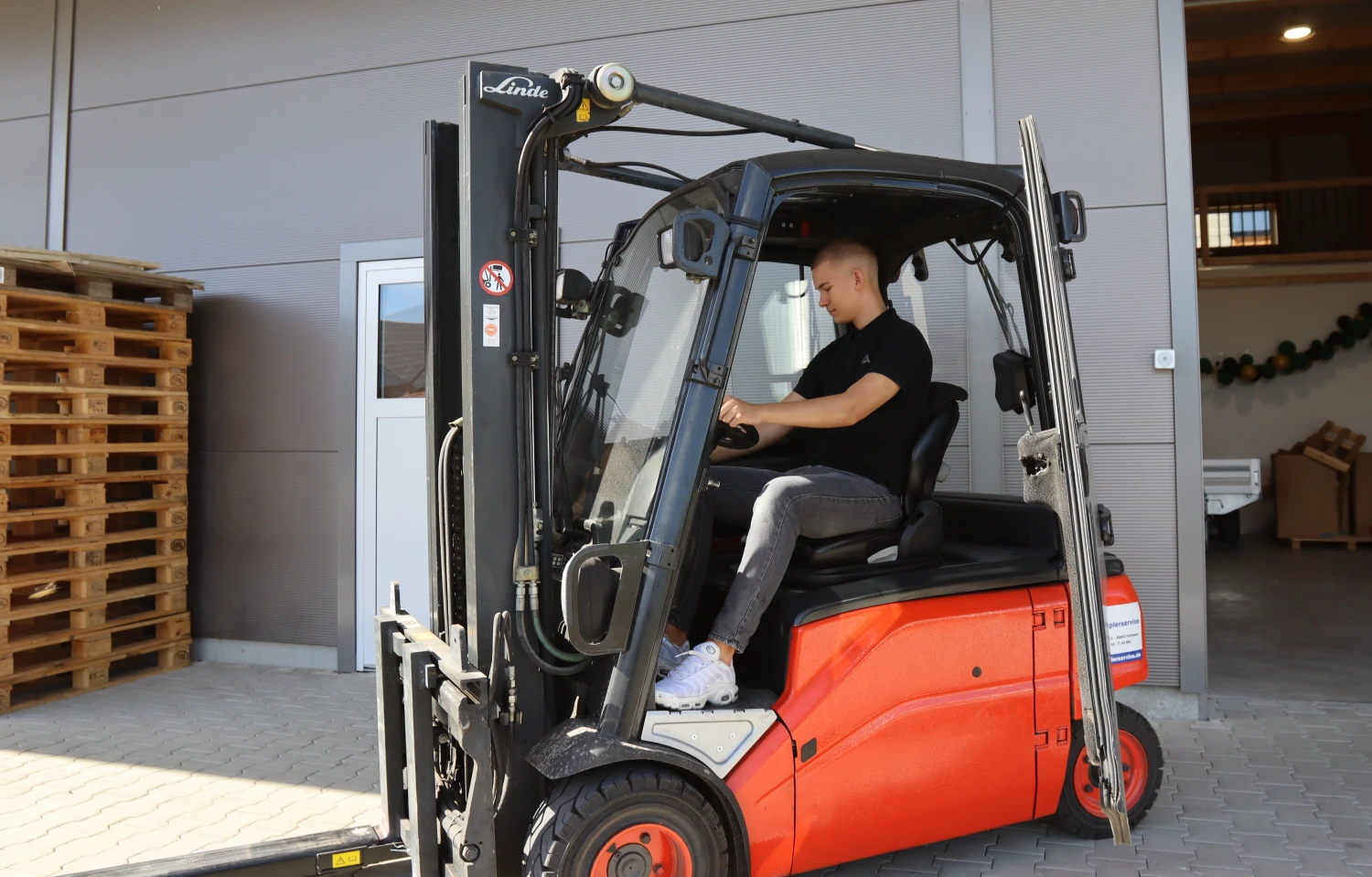 Byload Logistics, Lagerlogistik-Anhänger